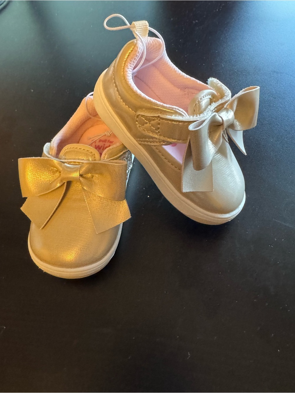 Stride Rite Kamila NWOT size 5 metallic gold toddler shoes